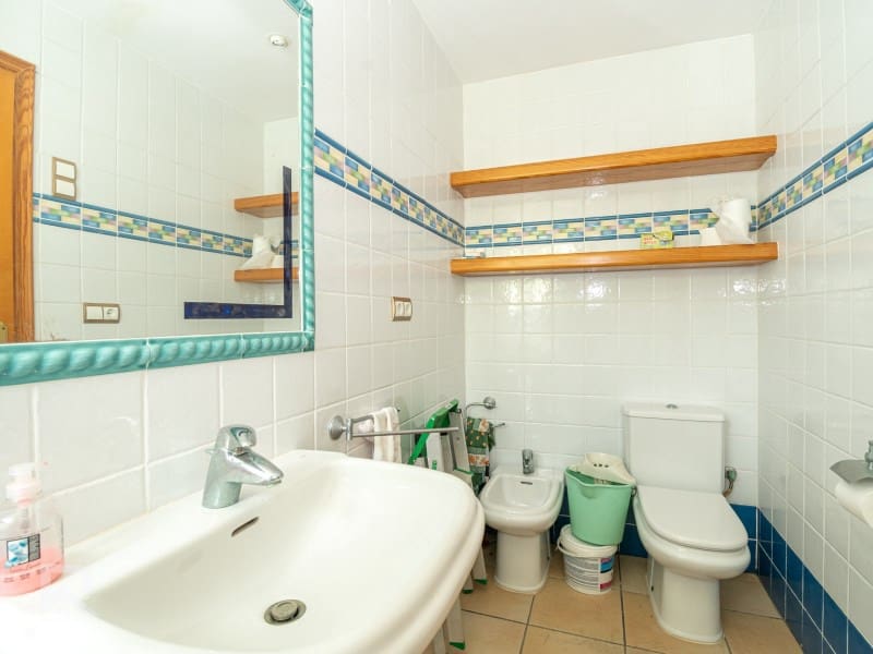 5 bedroom Villa for sale in Villalonga with garage - € 270,000 (Ref: 9840319)