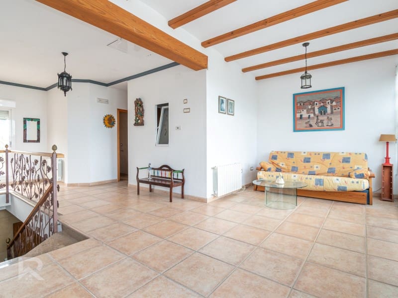 5 bedroom Villa for sale in Villalonga with garage - € 270,000 (Ref: 9840319)