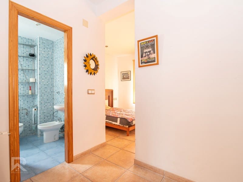 5 bedroom Villa for sale in Villalonga with garage - € 270,000 (Ref: 9840319)