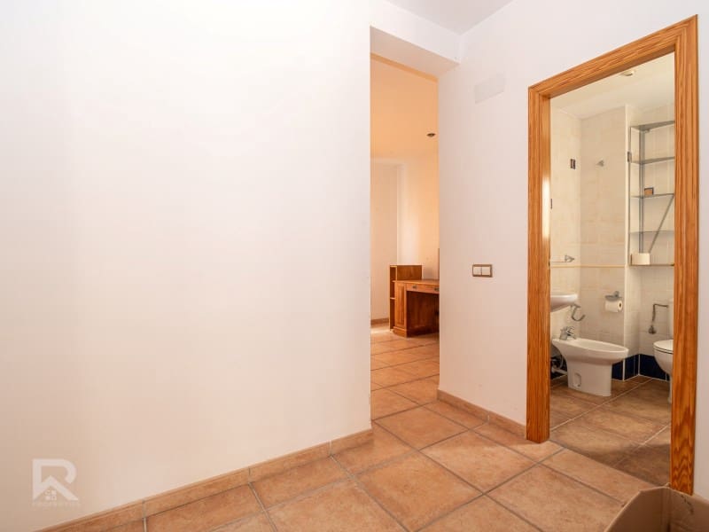 5 bedroom Villa for sale in Villalonga with garage - € 270,000 (Ref: 9840319)