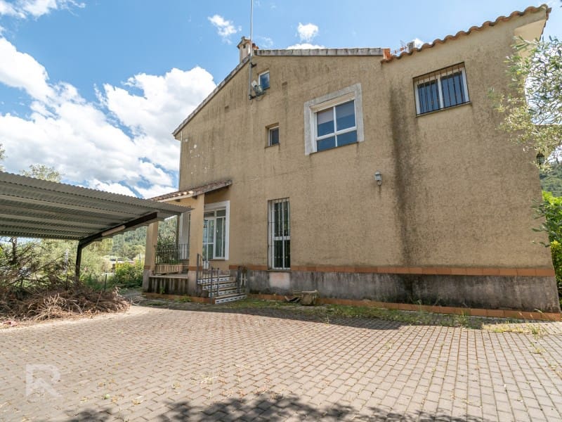 5 bedroom Villa for sale in Villalonga with garage - € 270,000 (Ref: 9840319)