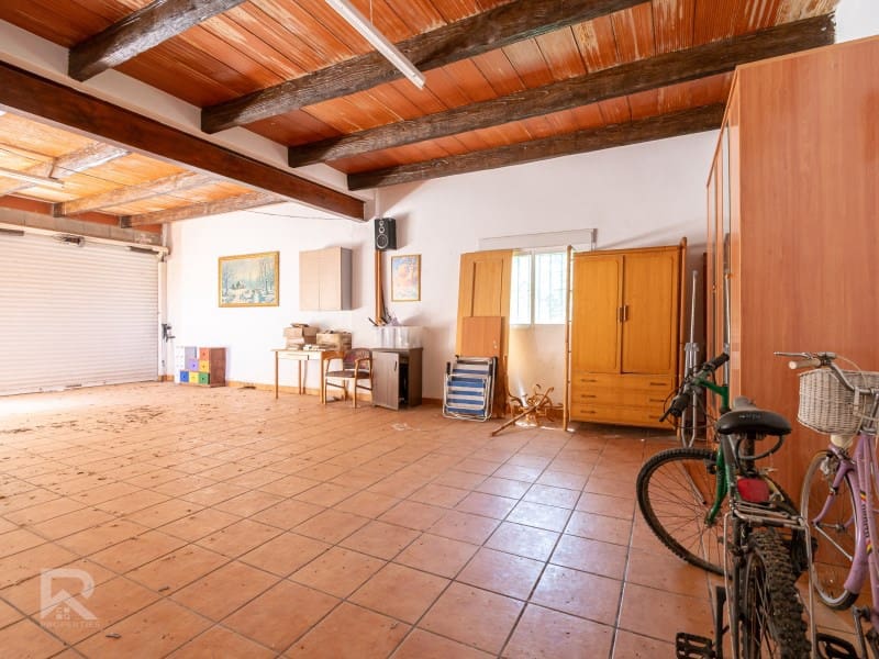 5 bedroom Villa for sale in Villalonga with garage - € 270,000 (Ref: 9840319)