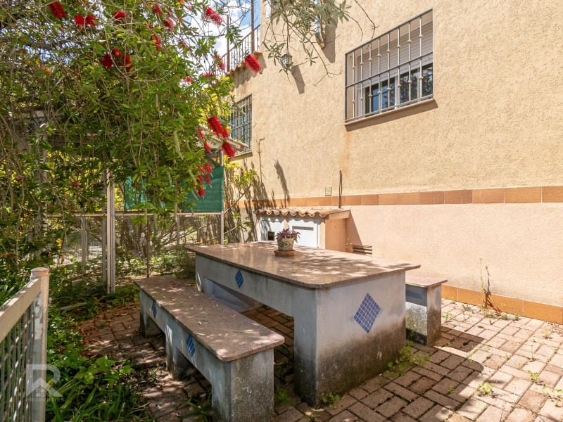 5 bedroom Villa for sale in Villalonga with garage - € 270,000 (Ref: 9840319)