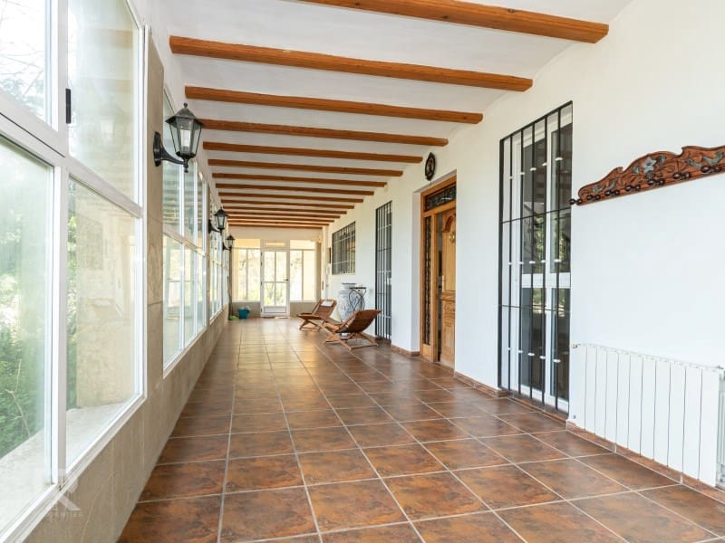 5 bedroom Villa for sale in Villalonga with garage - € 270,000 (Ref: 9840319)