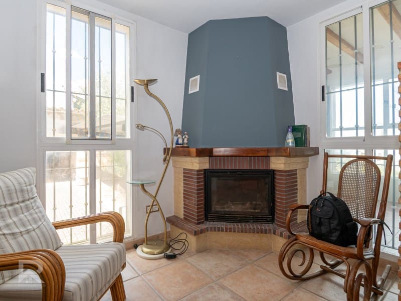 5 bedroom Villa for sale in Villalonga with garage - € 270,000 (Ref: 9840319)