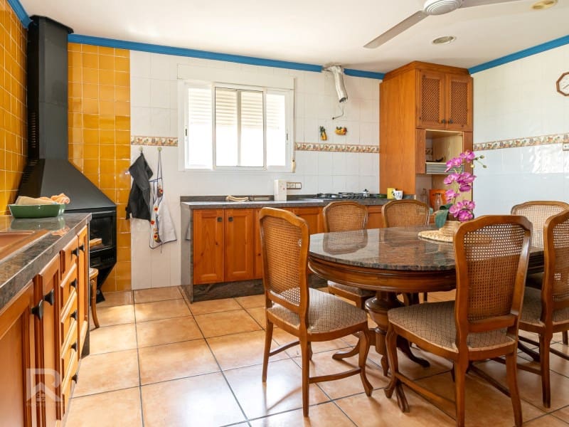 5 bedroom Villa for sale in Villalonga with garage - € 270,000 (Ref: 9840319)