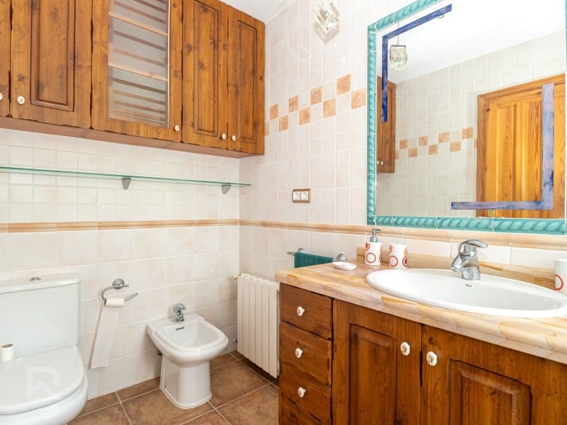 5 bedroom Villa for sale in Villalonga with garage - € 270,000 (Ref: 9840319)
