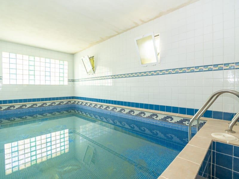 5 bedroom Villa for sale in Villalonga with garage - € 270,000 (Ref: 9840319)