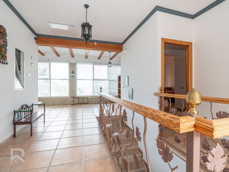 5 bedroom Villa for sale in Villalonga with garage - € 270,000 (Ref: 9840319)