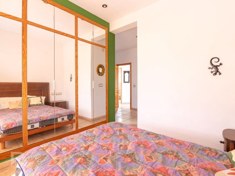 5 bedroom Villa for sale in Villalonga with garage - € 270,000 (Ref: 9840319)
