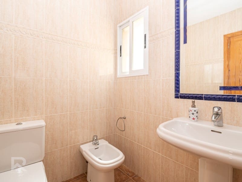 5 bedroom Villa for sale in Villalonga with garage - € 270,000 (Ref: 9840319)