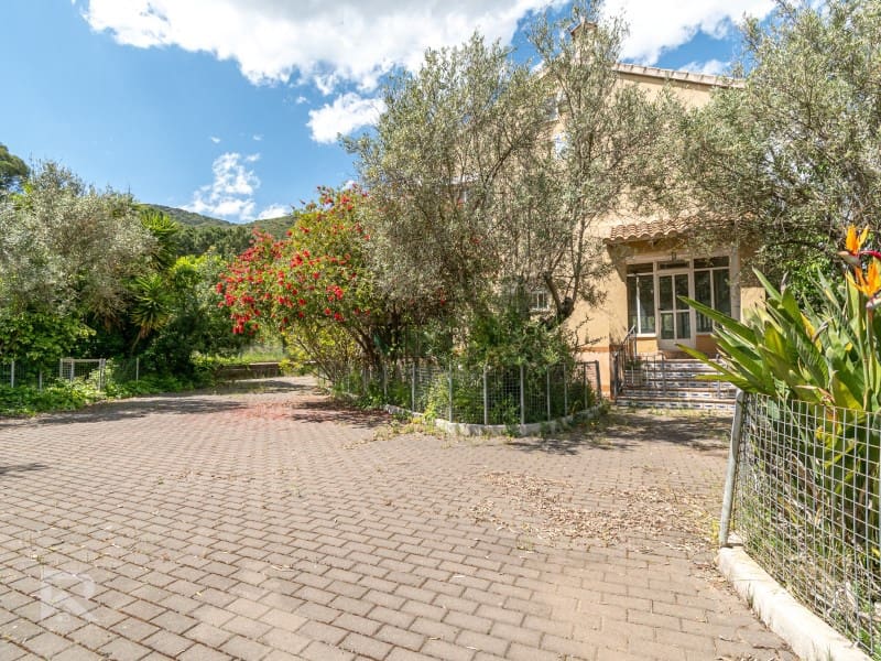 5 bedroom Villa for sale in Villalonga with garage - € 270,000 (Ref: 9840319)