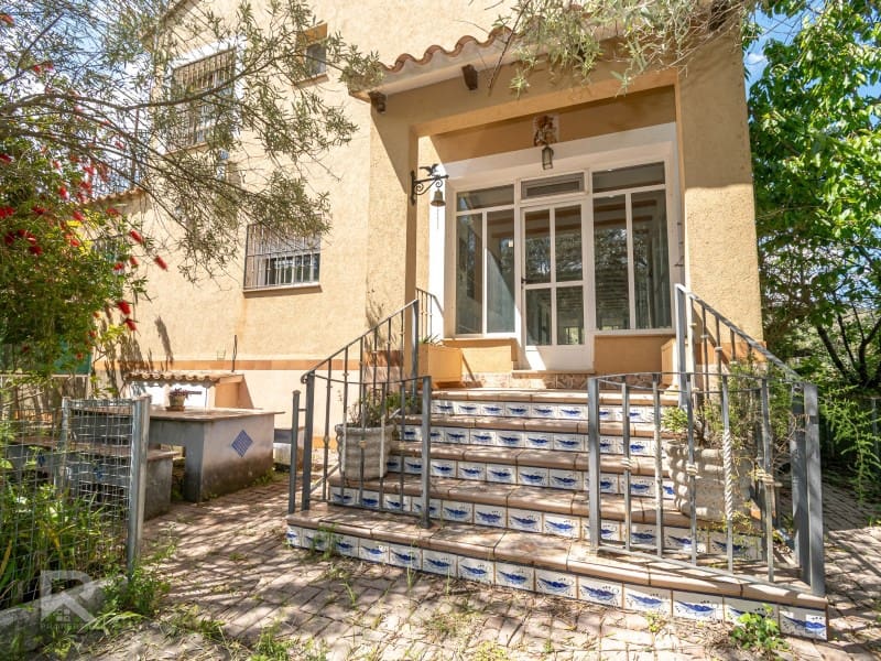 5 bedroom Villa for sale in Villalonga with garage - € 270,000 (Ref: 9840319)