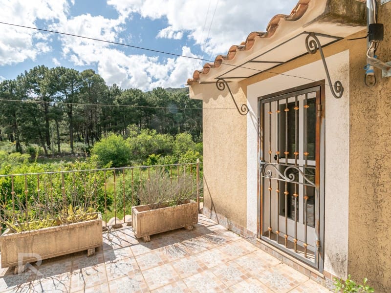 5 bedroom Villa for sale in Villalonga with garage - € 270,000 (Ref: 9840319)