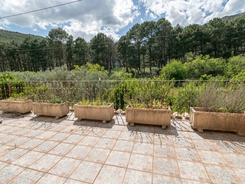 5 bedroom Villa for sale in Villalonga with garage - € 270,000 (Ref: 9840319)