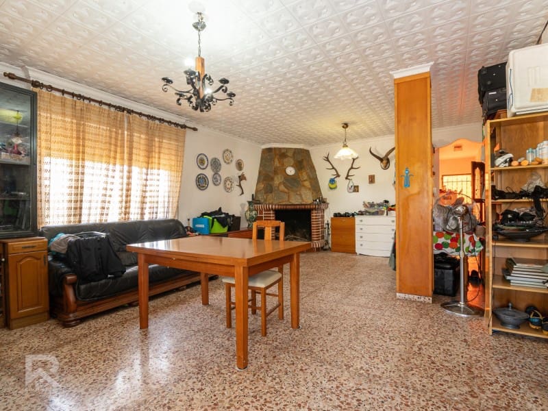 Chalet de 4 habitaciones en Gandia en venta con piscina garaje - 299.000 € (Ref: 9892449)