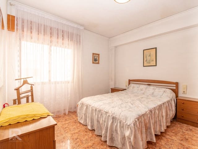 4 slaapkamer Flat te koop in Gandia met garage - € 169.000 (Ref: 9915913)