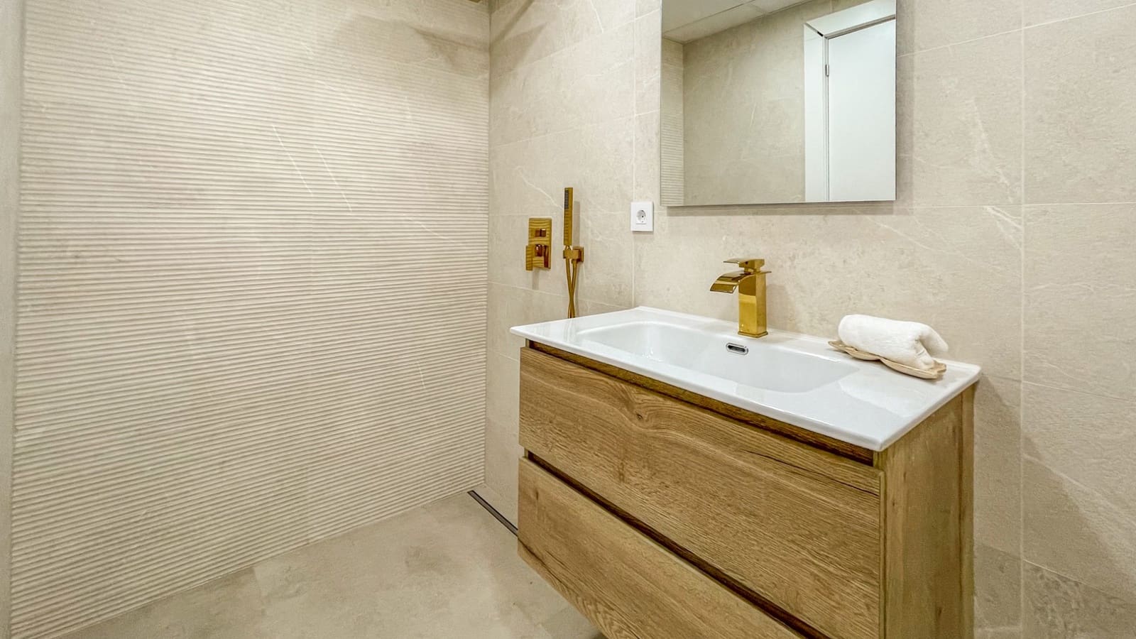 2 slaapkamer Appartement te koop in Torrevieja - € 265.000 (Ref: 10005008)