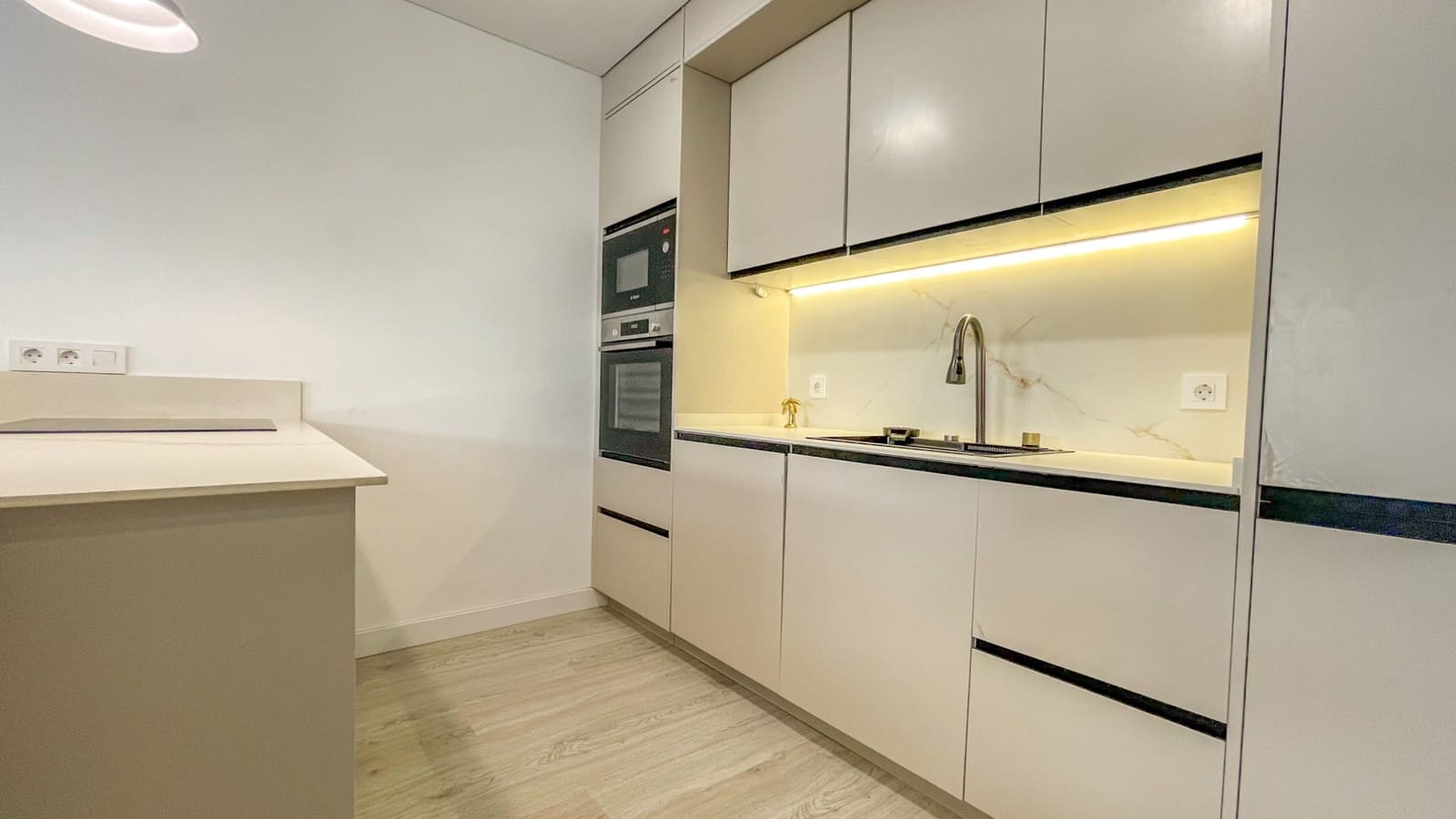 2 slaapkamer Appartement te koop in Torrevieja - € 265.000 (Ref: 10005008)