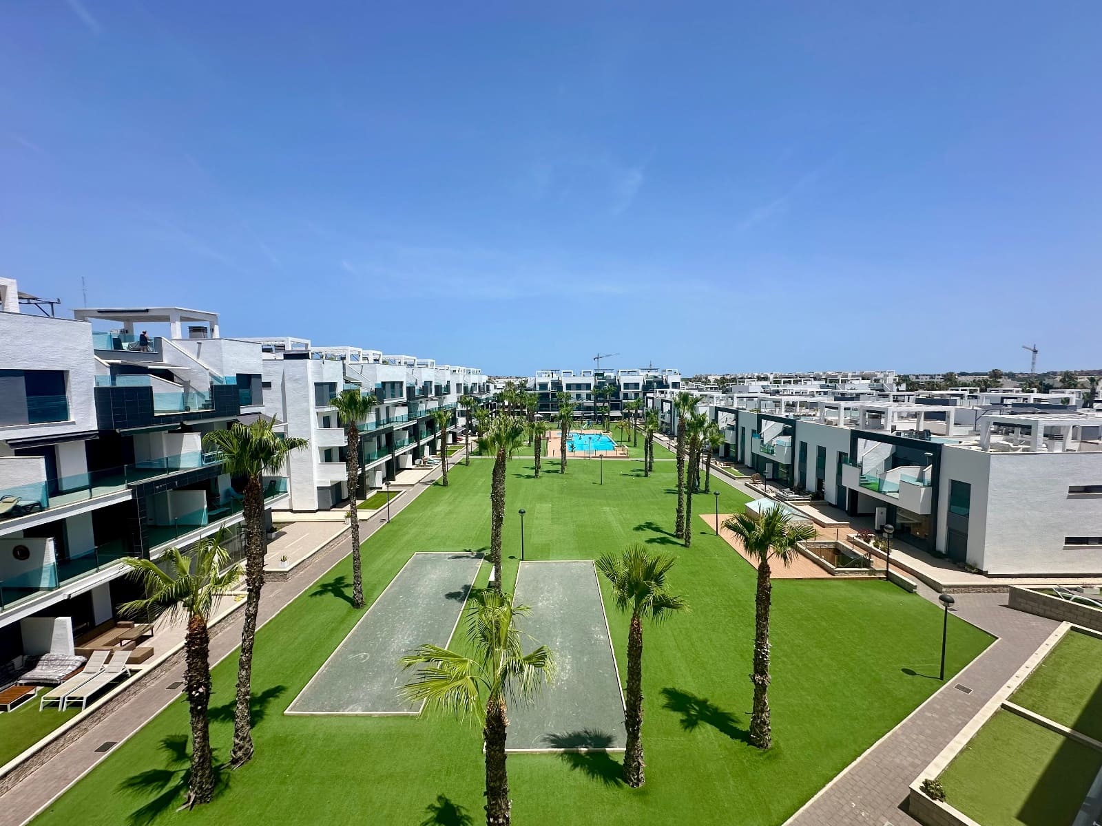 Apartamento de 3 habitaciones en El Raso en venta con piscina garaje - 299.995 € (Ref: 10005009)