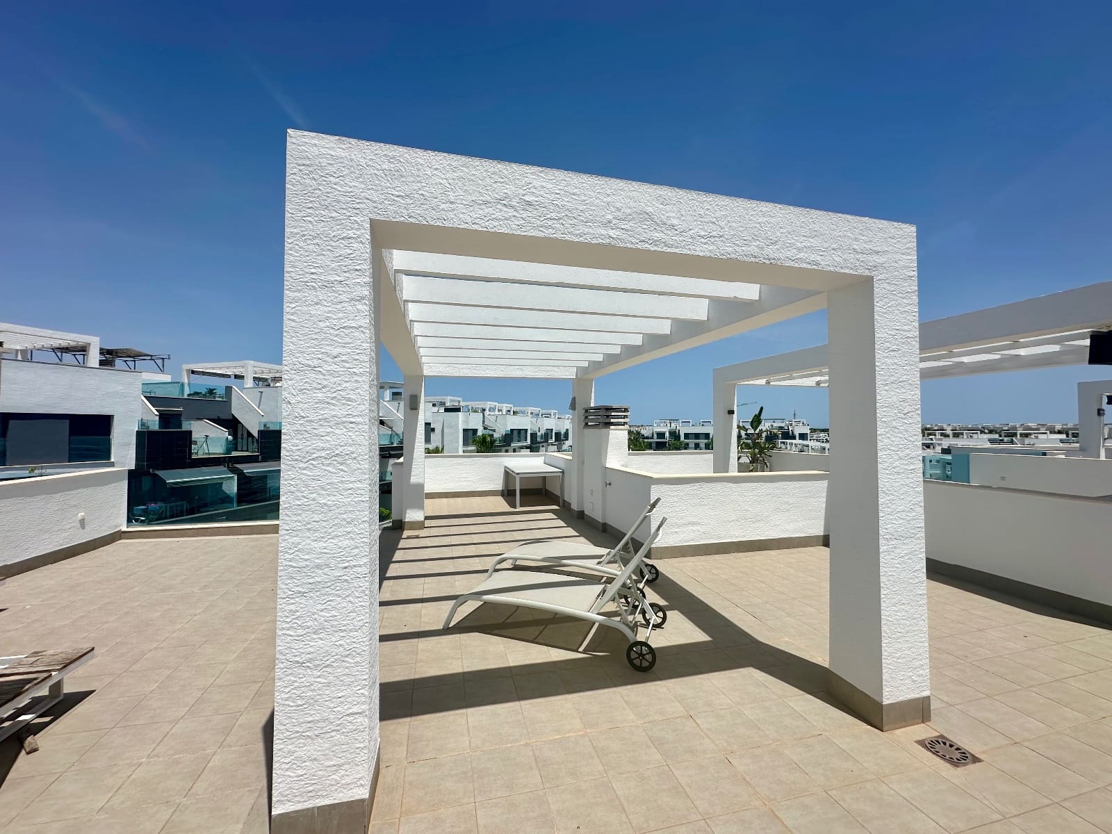 Apartamento de 3 habitaciones en El Raso en venta con piscina garaje - 299.995 € (Ref: 10005009)
