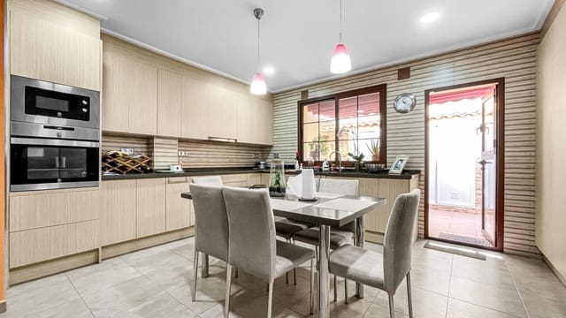 Casa de 3 habitaciones en Los Balcones en venta - 320.000 € (Ref: 10005011)