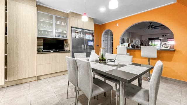Casa de 3 habitaciones en Los Balcones en venta - 320.000 € (Ref: 10005011)
