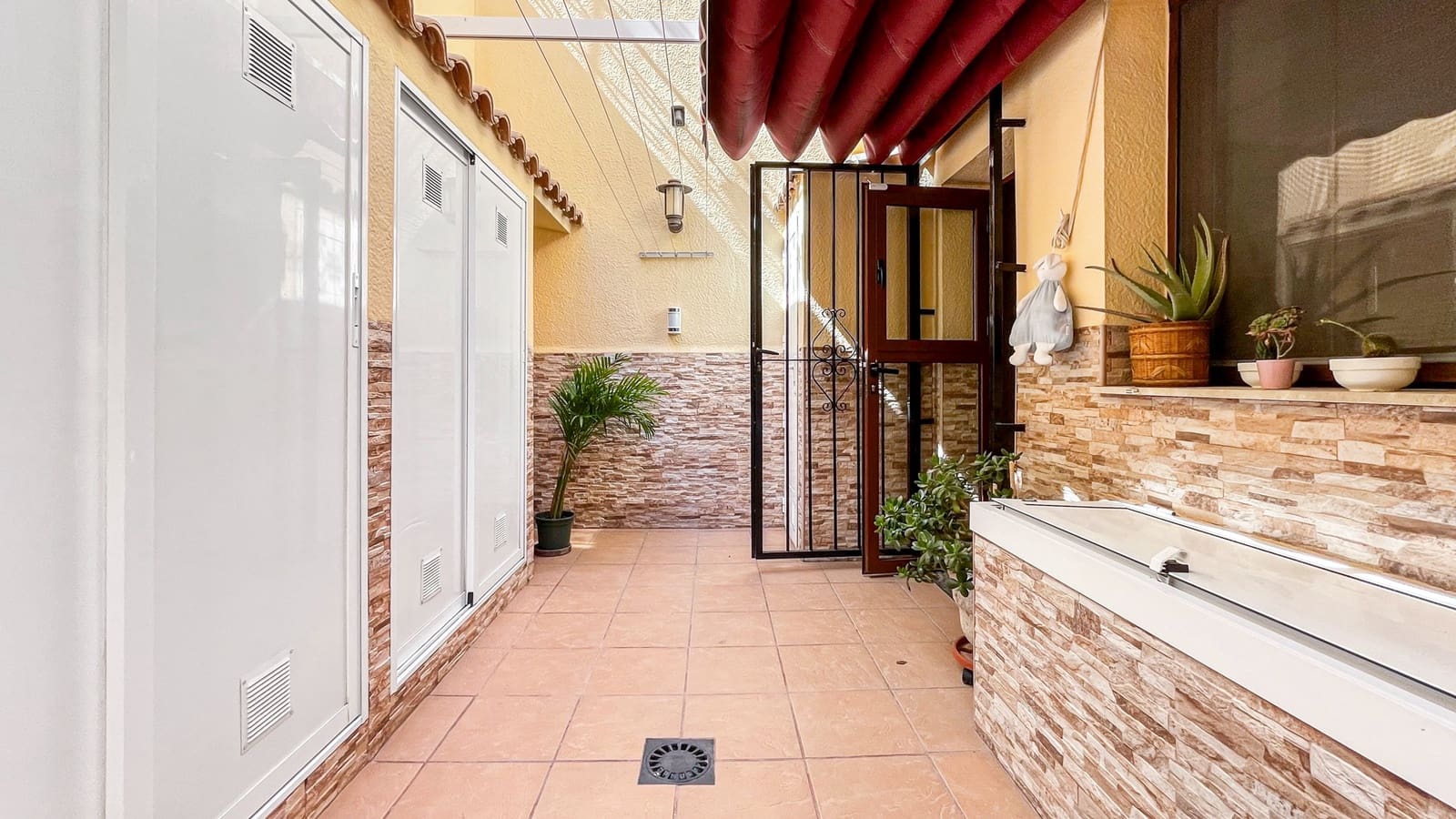 3 bedroom Townhouse for sale in Los Balcones - € 320,000 (Ref: 10005011)