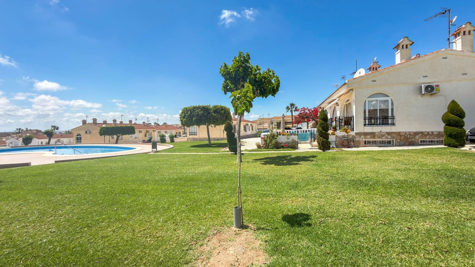 2 bedroom Townhouse for sale in Ciudad Quesada with pool - € 139,000 (Ref: 10005016)