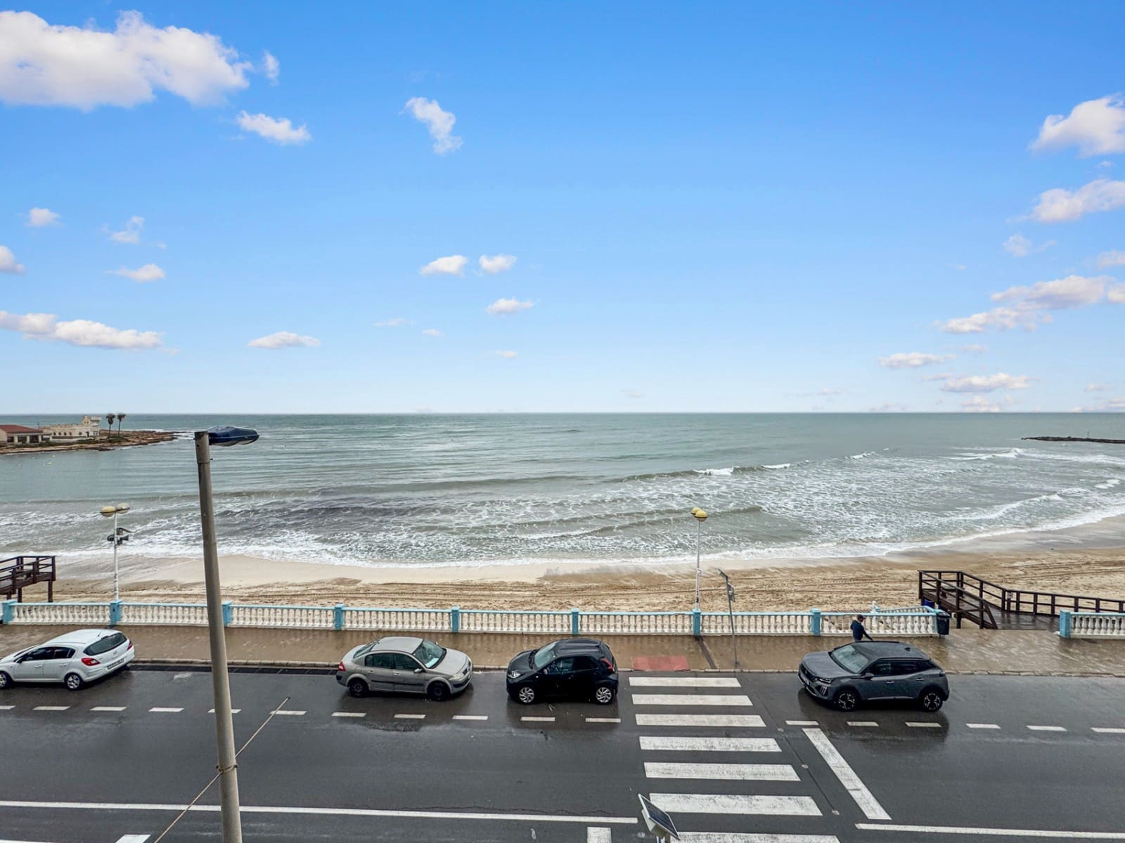 3 bedroom Beach Apartment for sale in Torrevieja with garage - € 375,000 (Ref: 10005017)