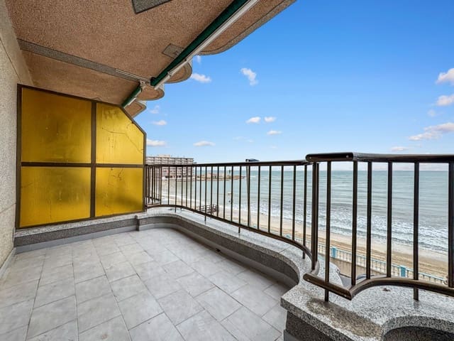 3 bedroom Beach Apartment for sale in Playa de los Locos, Torrevieja with garage - € 375,000 (Ref: 10005017)