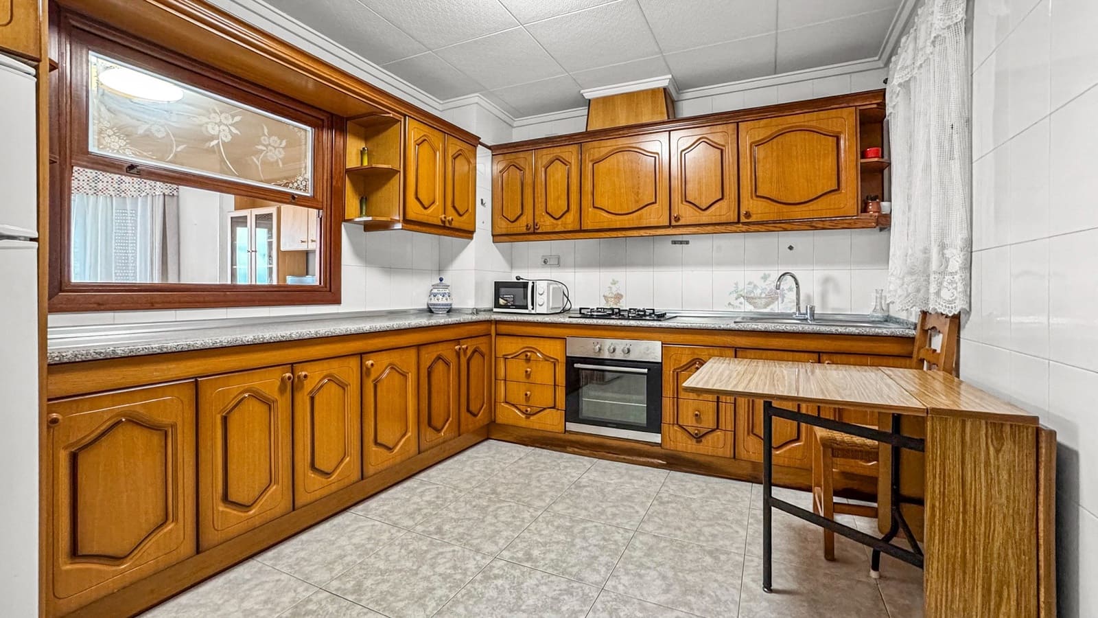 3 bedroom Beach Apartment for sale in Torrevieja with garage - € 375,000 (Ref: 10005017)
