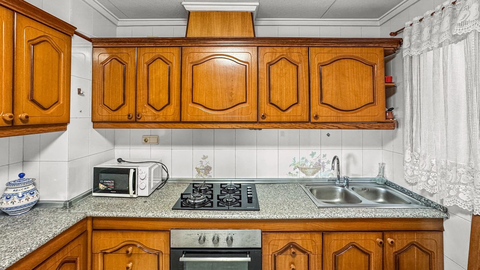 3 bedroom Beach Apartment for sale in Torrevieja with garage - € 375,000 (Ref: 10005017)