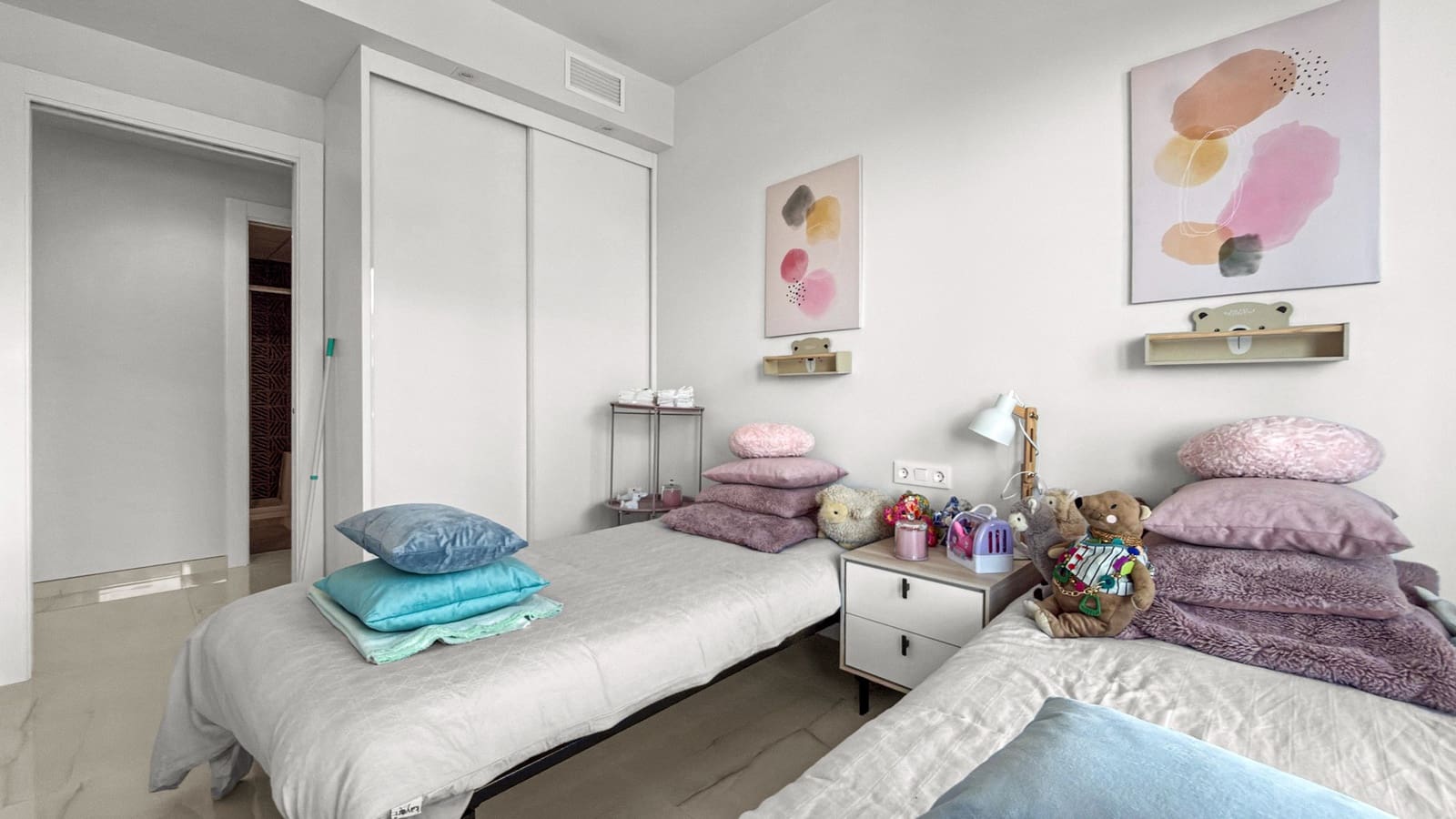3 bedroom Apartment for sale in Playa Flamenca with pool - € 450,000 (Ref: 10005020)