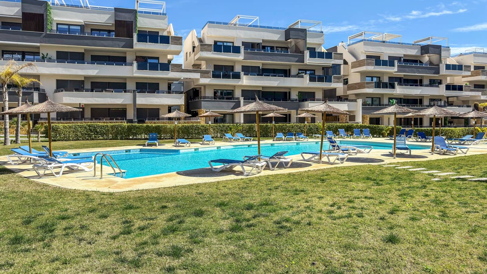 3 bedroom Apartment for sale in Playa Flamenca with pool - € 450,000 (Ref: 10005020)