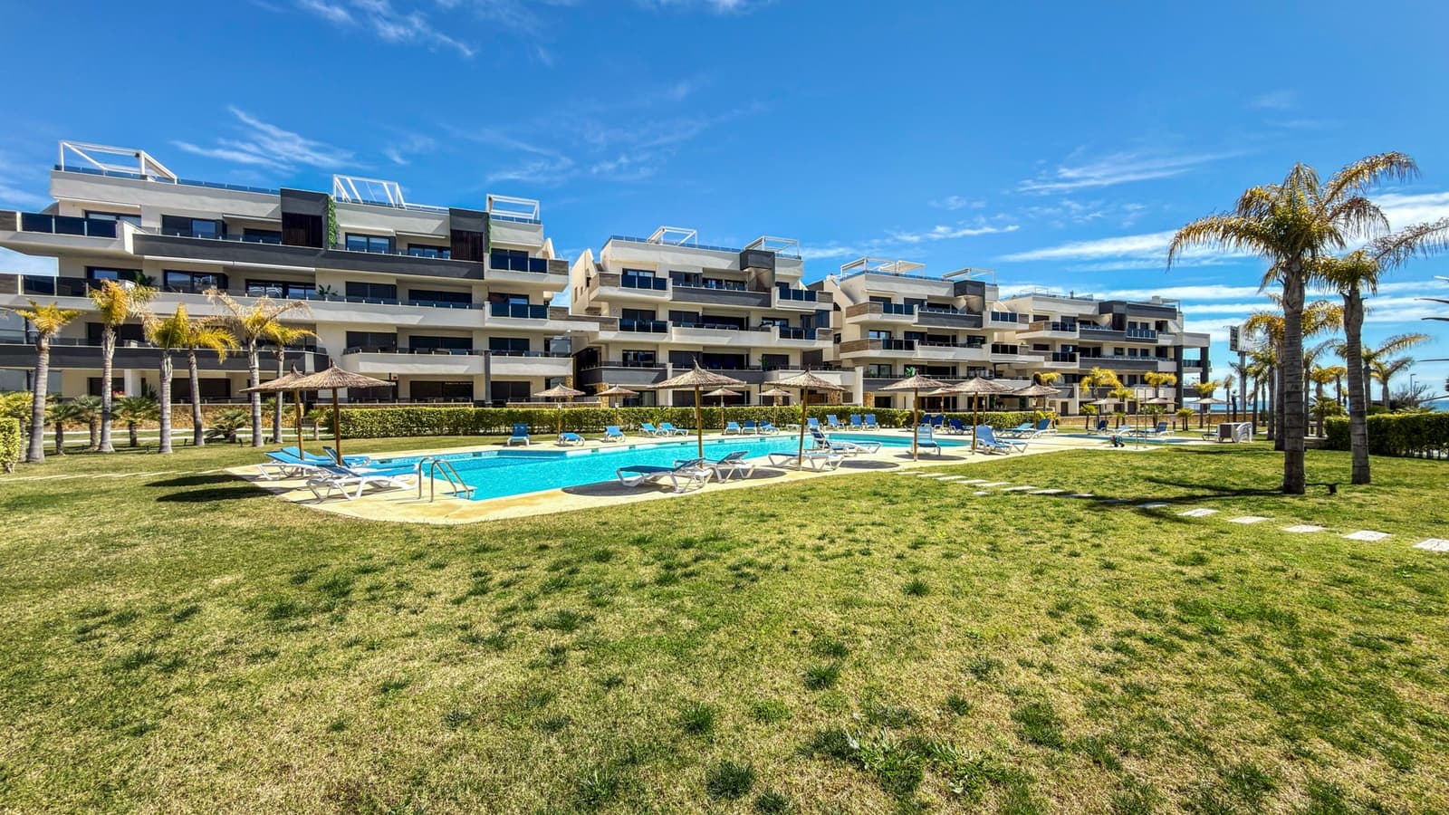 3 bedroom Apartment for sale in Playa Flamenca with pool - € 450,000 (Ref: 10005020)