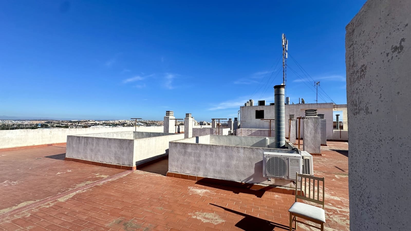 2 bedroom Apartment for sale in Torrevieja with pool - € 148,500 (Ref: 10005025)