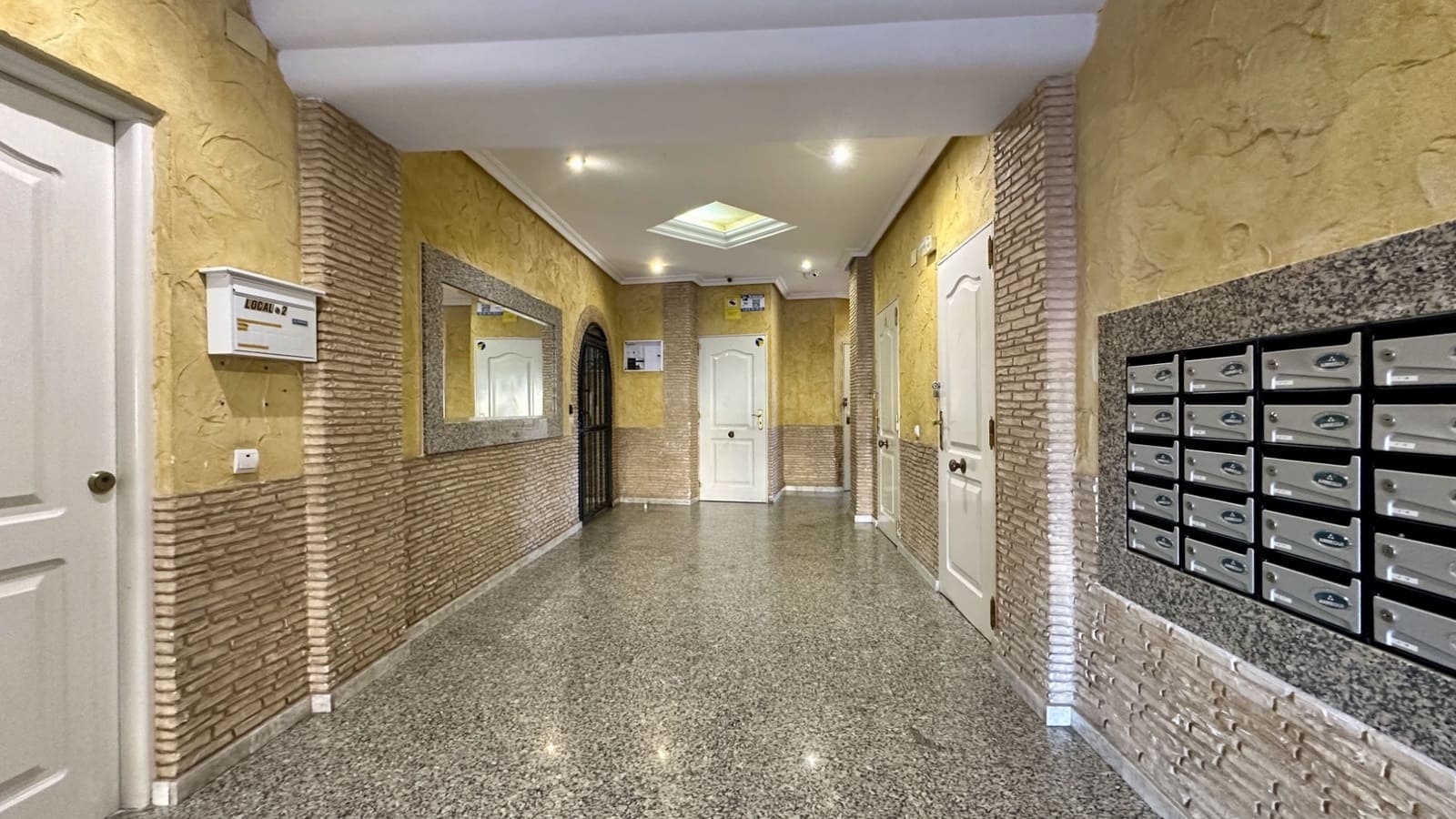 2 bedroom Apartment for sale in Torrevieja with pool - € 148,500 (Ref: 10005025)