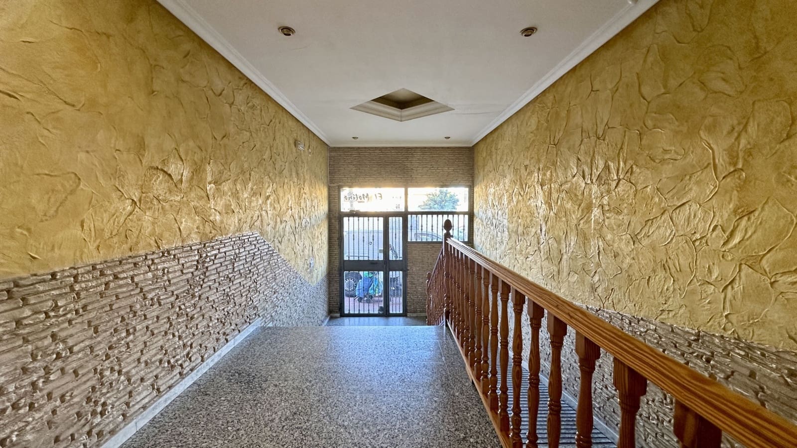 2 bedroom Apartment for sale in Torrevieja with pool - € 148,500 (Ref: 10005025)