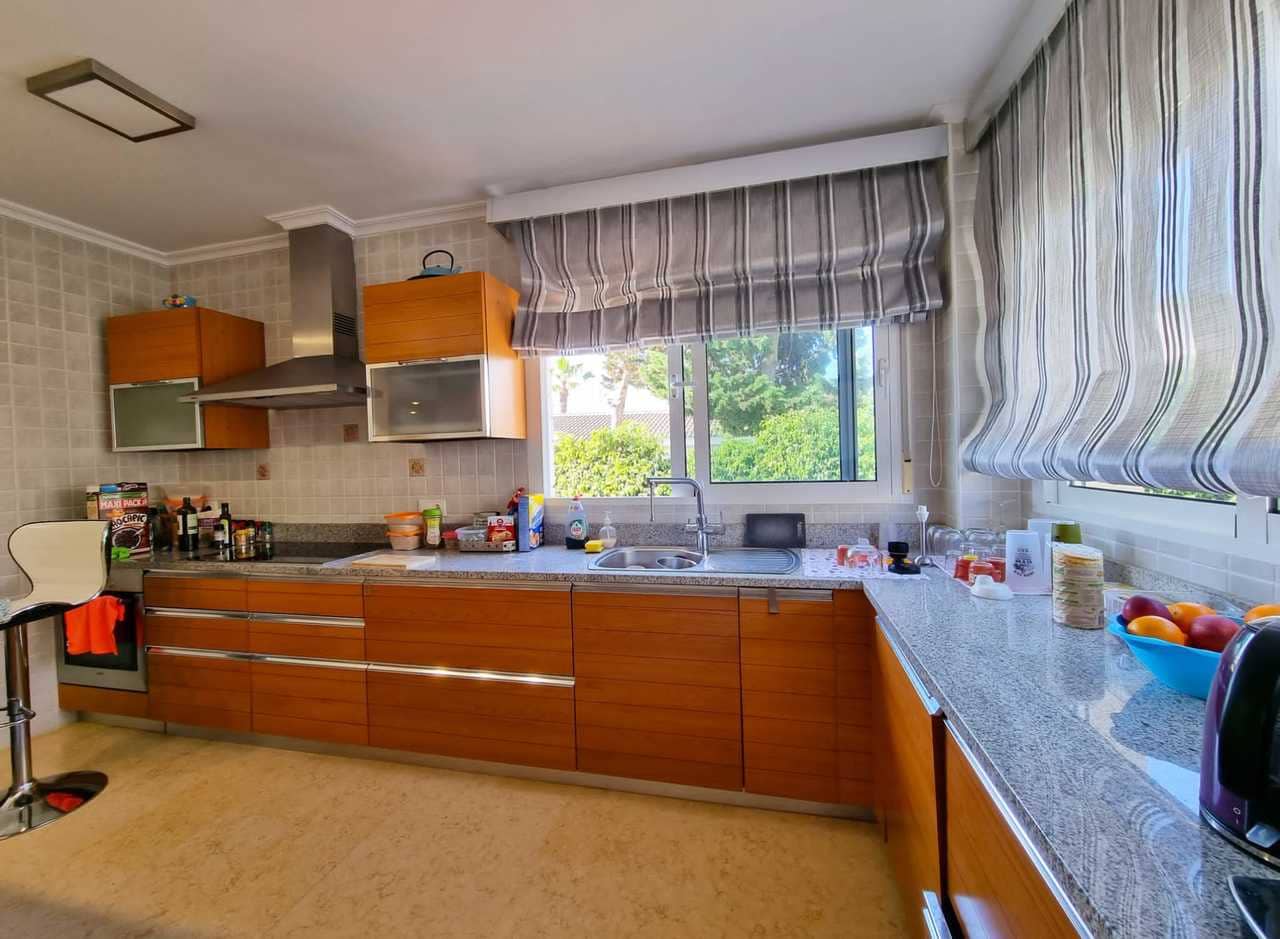 5 slaapkamer Villa te koop in La Mata met zwembad garage - € 1.170.000 (Ref: 10015060)