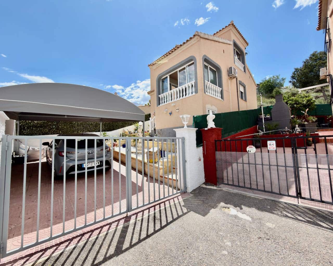 3 bedroom Villa for sale in Ciudad Quesada with garage - € 285,000 (Ref: 10030034)