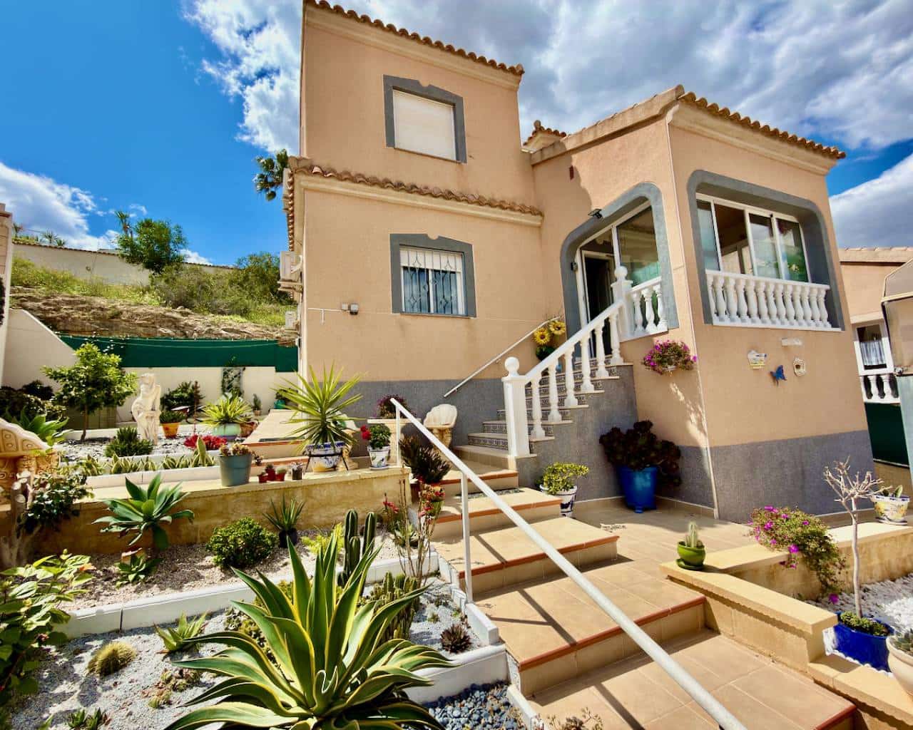 3 bedroom Villa for sale in Ciudad Quesada with garage - € 285,000 (Ref: 10030034)