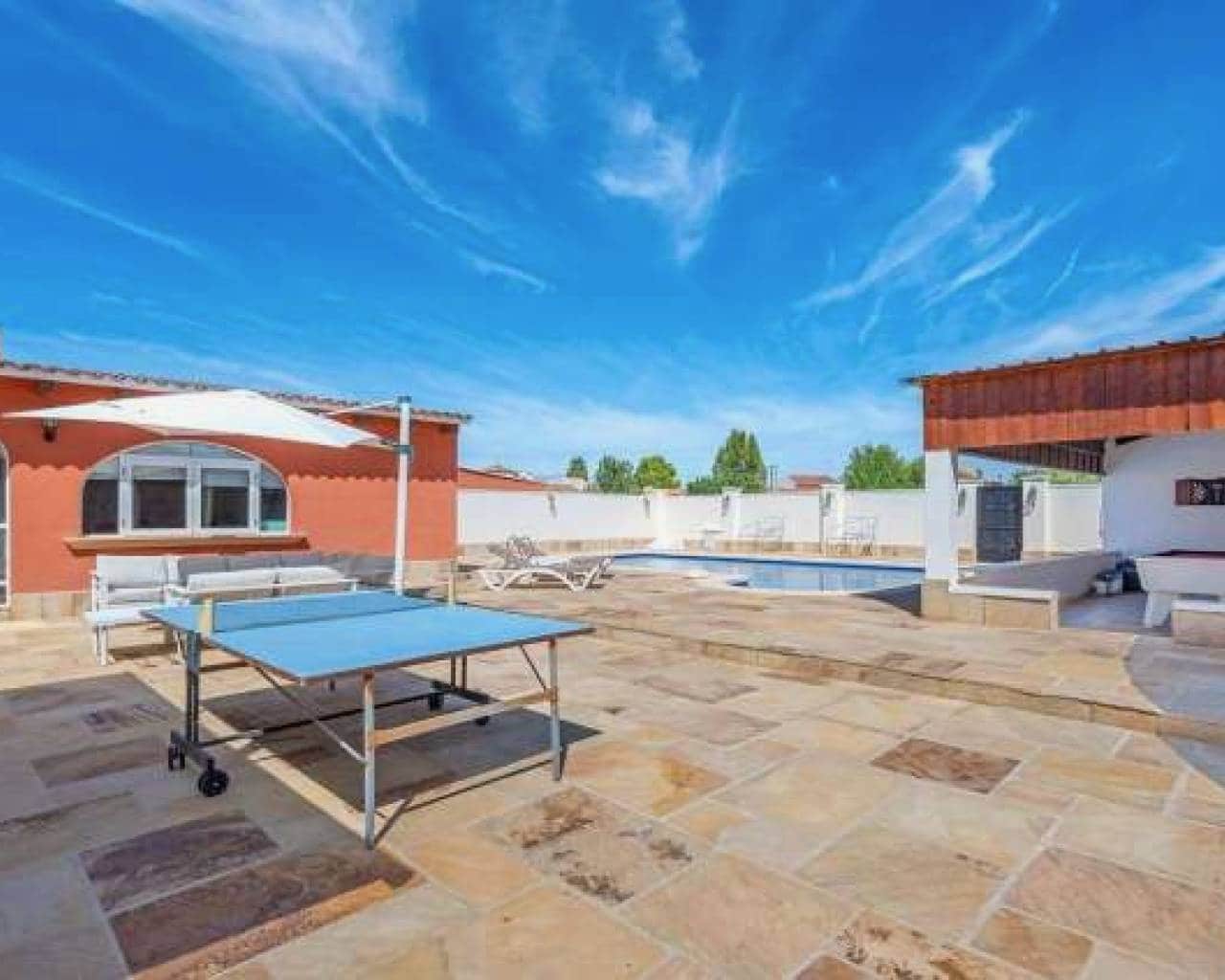 6 Zimmer Villa zu verkaufen in Heredades mit Pool Garage - 595.000 € (Ref: 10030037)