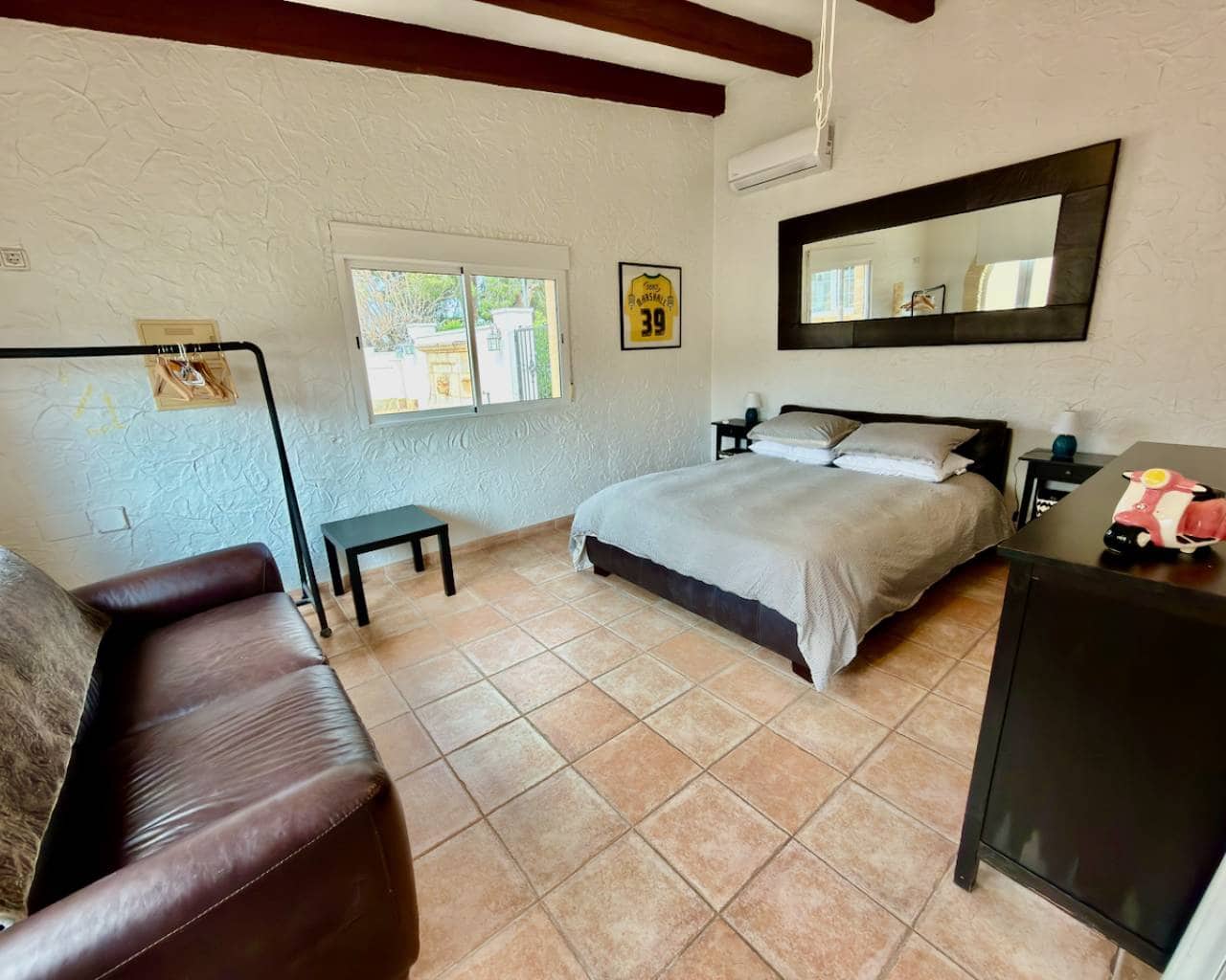 6 Zimmer Villa zu verkaufen in Heredades mit Pool Garage - 595.000 € (Ref: 10030037)