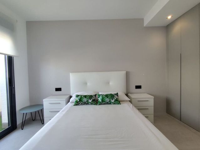 3 quarto Penthouse para venda em El Raso, Guardamar del Segura com piscina garagem - 295 000 € (Ref: 10046821)