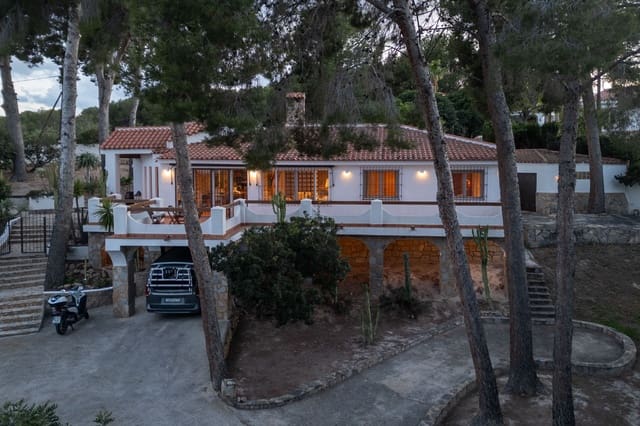 3 bedroom Villa for sale in La Nucia Pueblo  , La Nucia with pool - € 795,000 (Ref: 10048740)