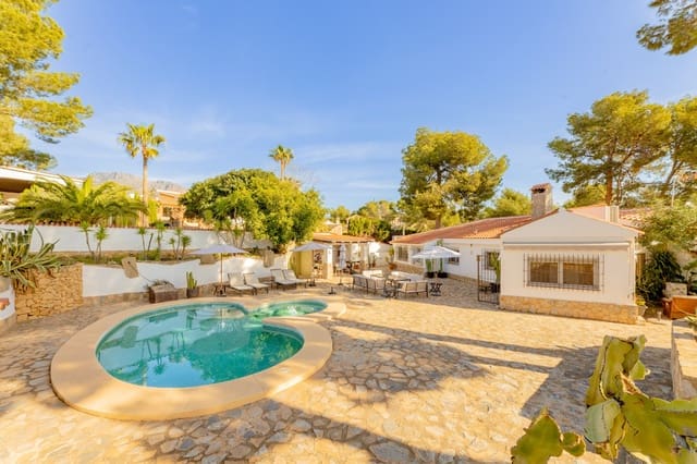 3 bedroom Villa for sale in La Nucia Pueblo  , La Nucia with pool - € 795,000 (Ref: 10048740)