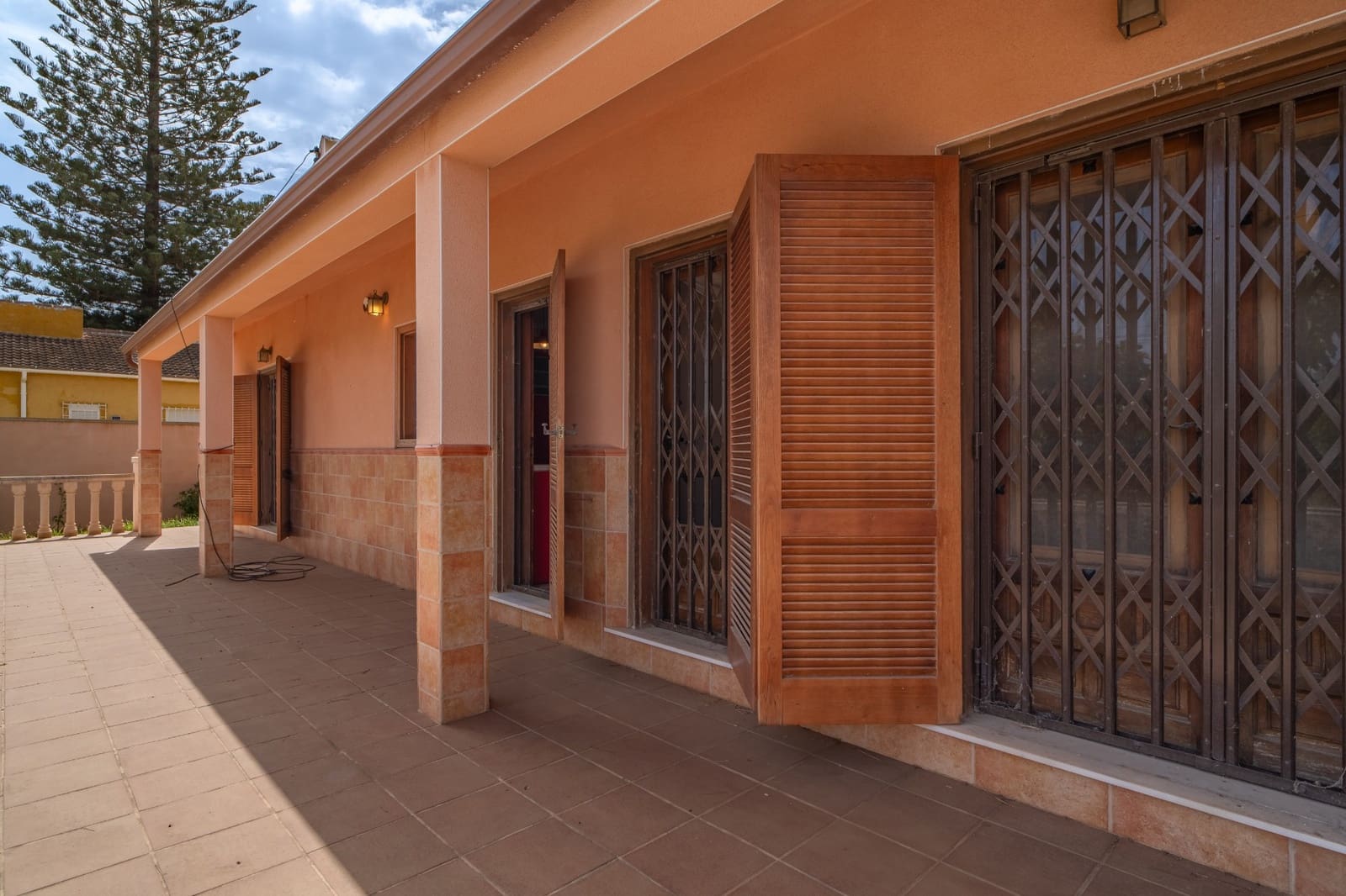 Chalet de 6 habitaciones en Torrevieja en venta con garaje - 520.000 € (Ref: 10048743)