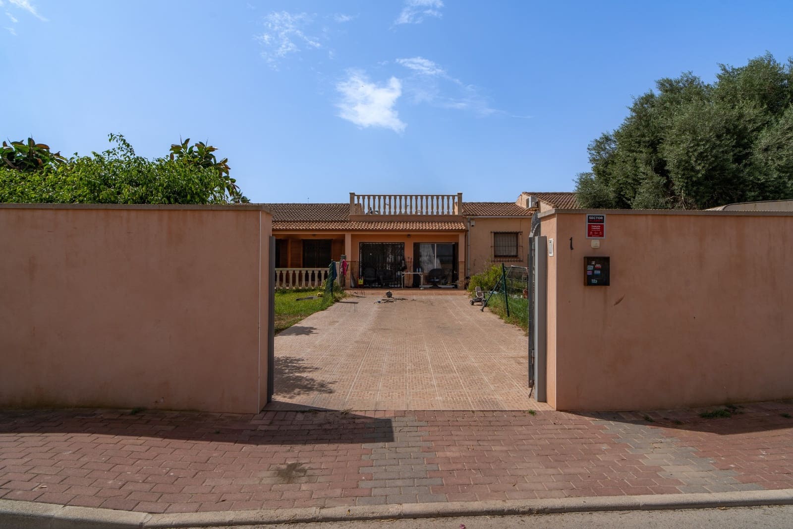 Chalet de 6 habitaciones en Torrevieja en venta con garaje - 520.000 € (Ref: 10048743)