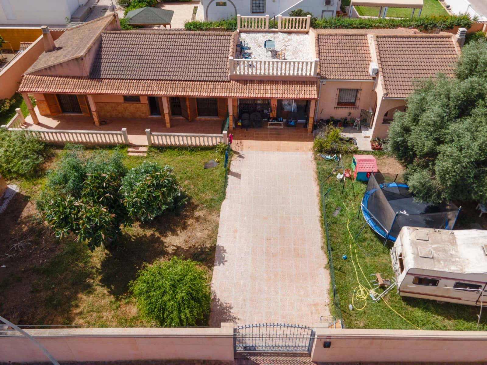 Chalet de 6 habitaciones en Torrevieja en venta con garaje - 520.000 € (Ref: 10048743)